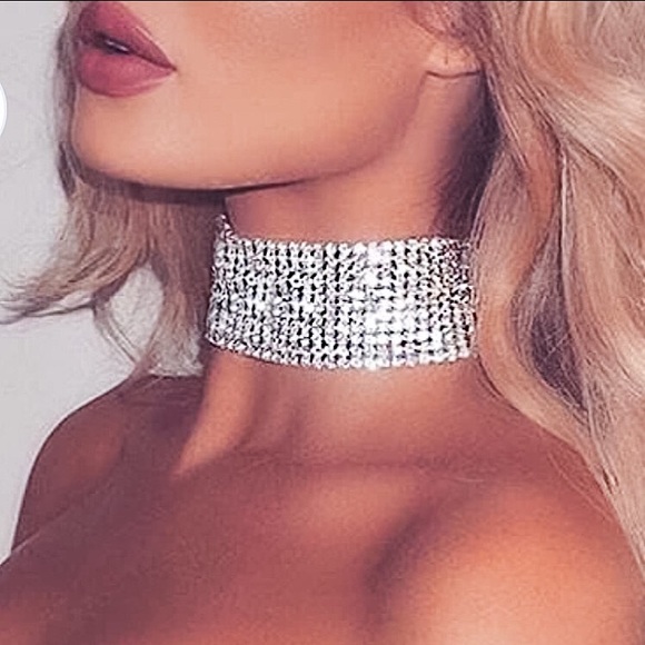 🔵𝟲𝟱%𝗢𝗙𝗙 𝗯𝘂𝗻𝗱𝗹𝗲𝘀 𝟯+🔵 NEW Wide Glamorous Rhinestone Choker - Picture 1 of 16
